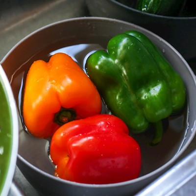 Može li pranje vodom s povrća skinuti pesticide?